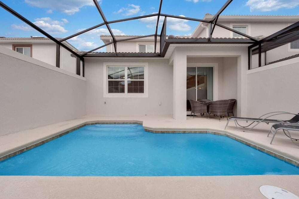 Best Location Property w Pool Located Very Close to Disney and Most Attractions - Image 3