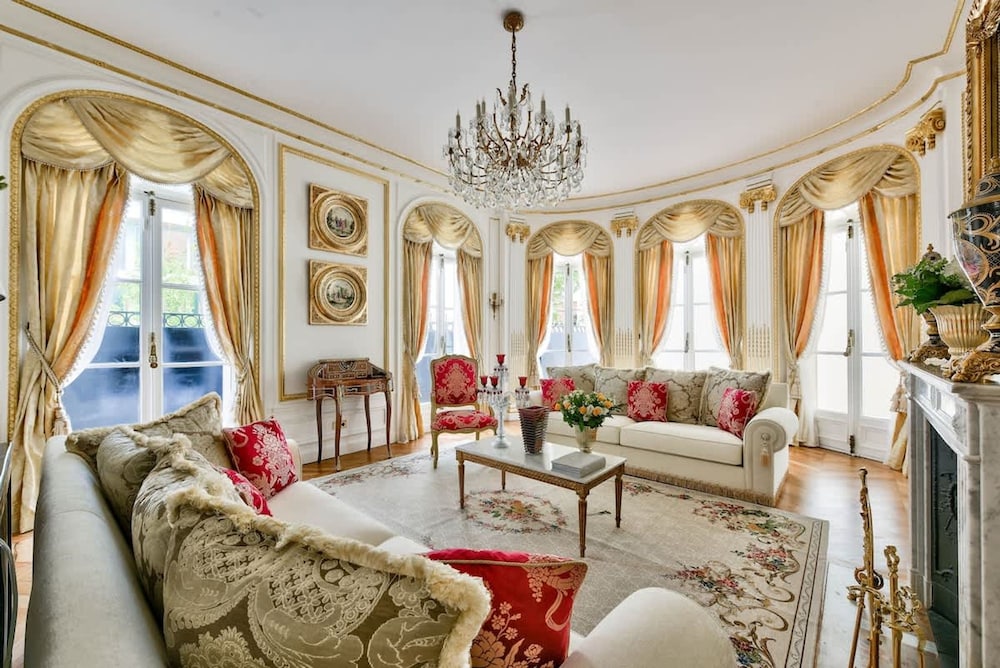 Noble Luxury Residence in the Heart of Paris