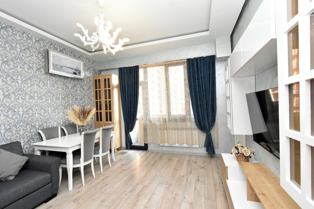 Teryan street apartment on 5 floor