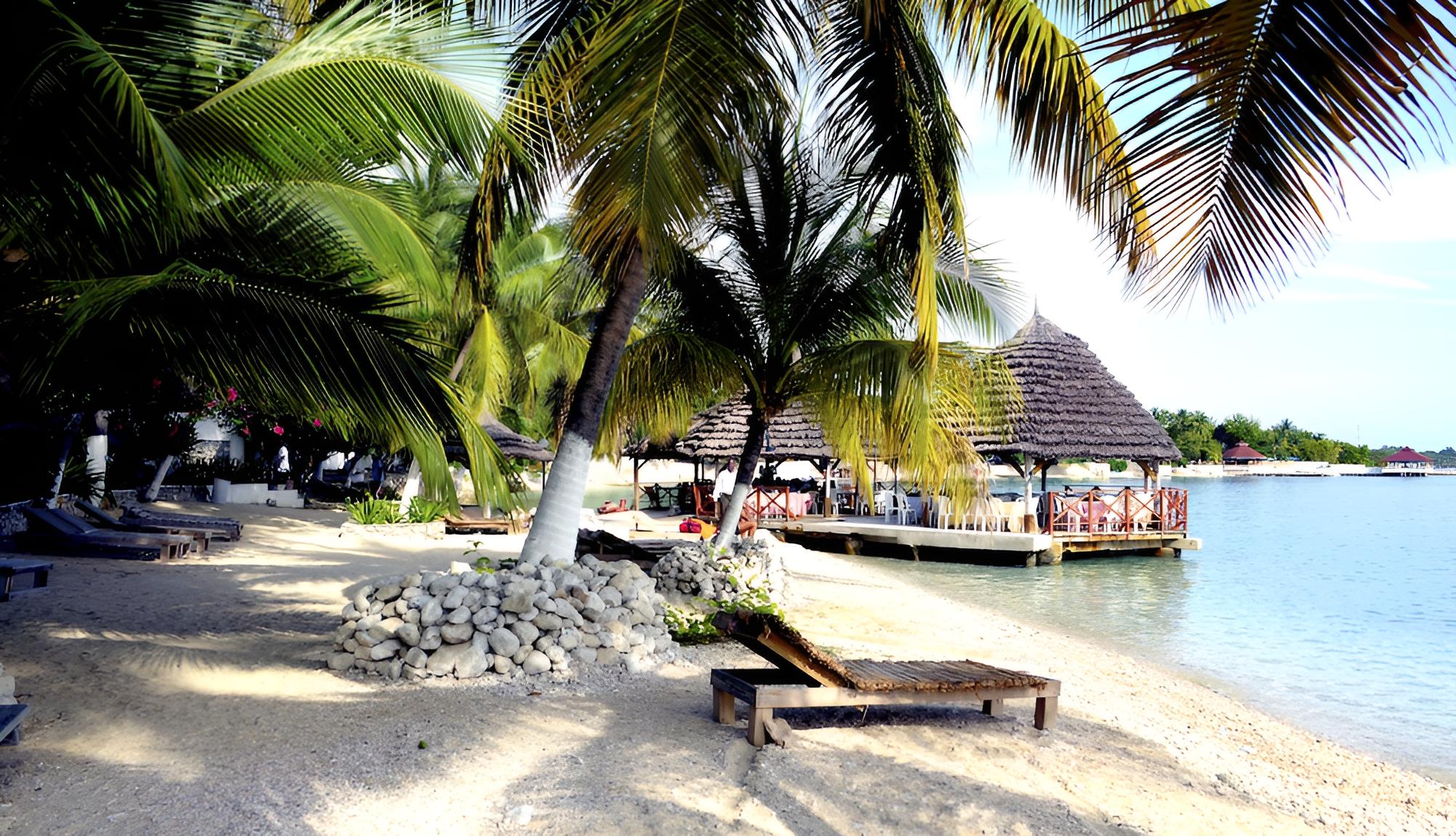 Ouanga Bay Beach Hotel