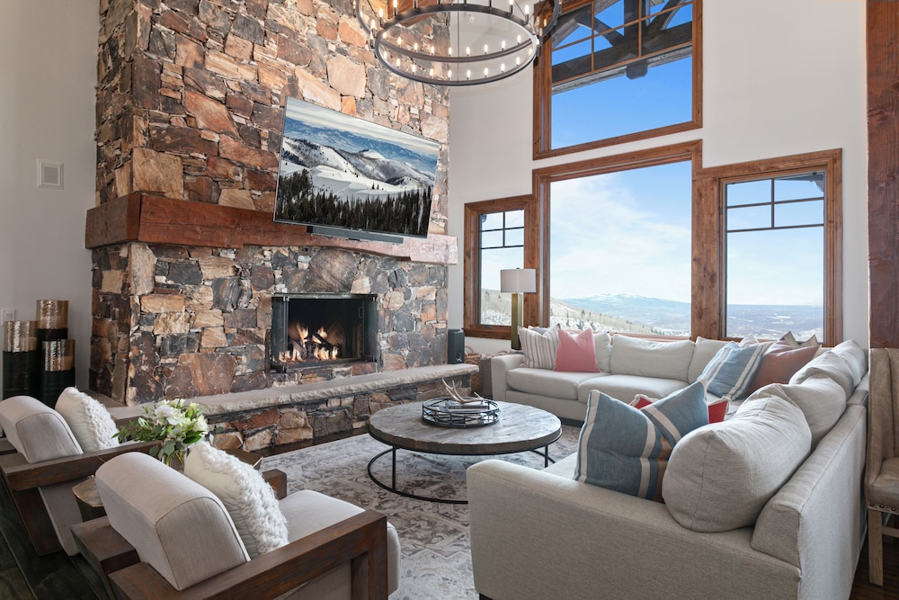 Grand Lodge - Penthouse #505 - Ski-in/ski-out 5 Bedroom Condo