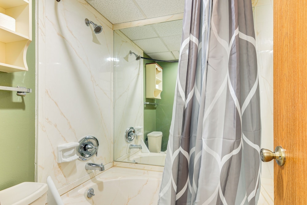 Walk to Brian Head Resort: Condo w/ Pool Access!
