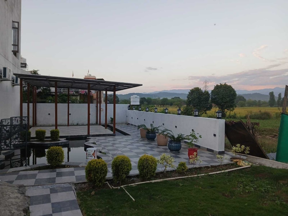 Aarav Hotel