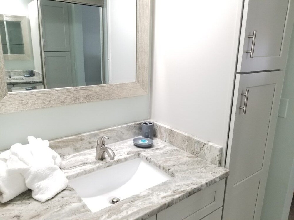 Ocean Gallery 26 2 Bedroom Condo by RedAwning view 4