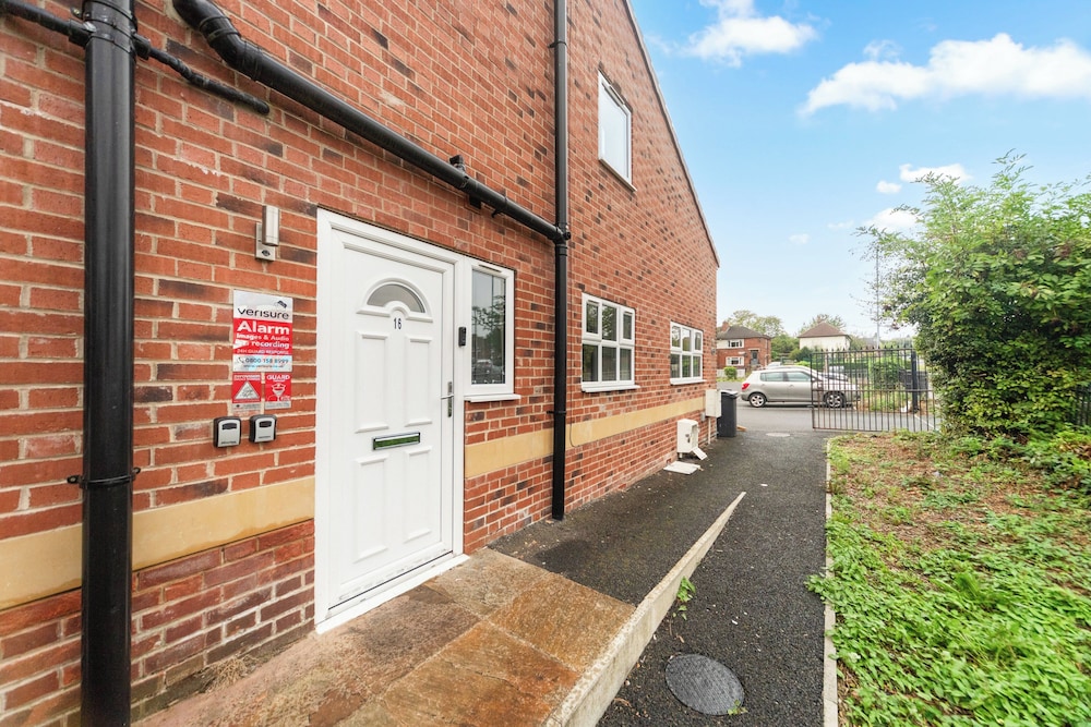 2 Bedroom Luxury Apartment Near Leeds City Centre