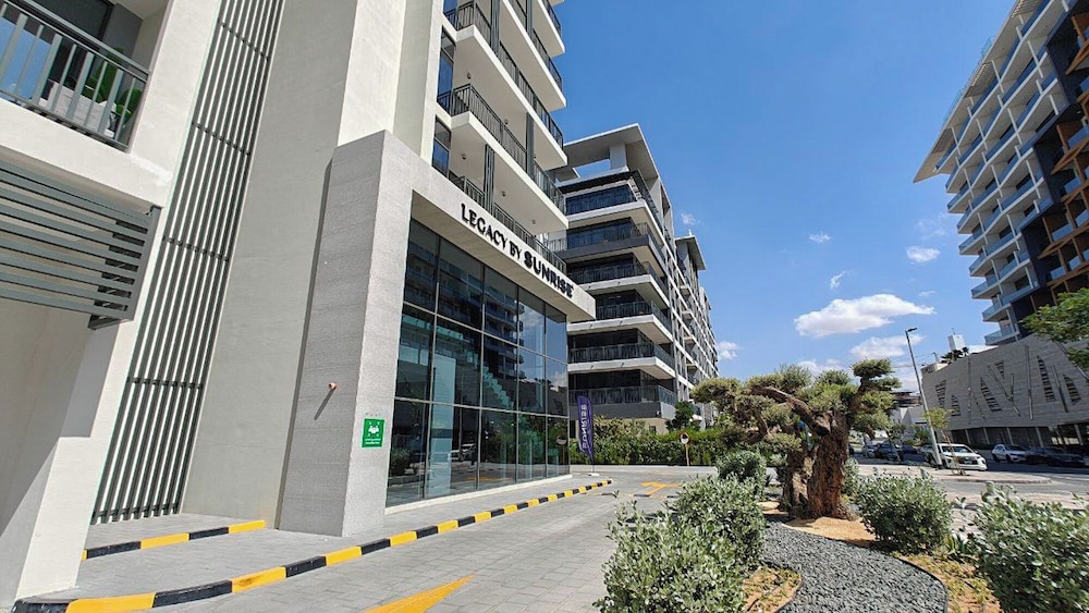 TOP Location | Work and Chill near Miracle Garden