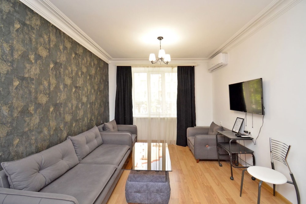 Mashtots apartment by Luxe Group MA154