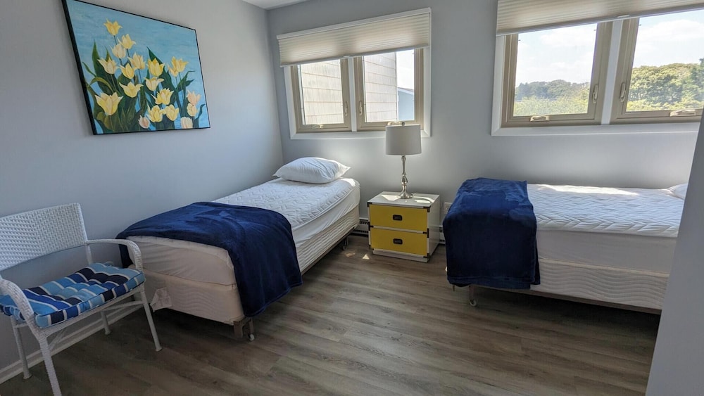 Mariners Court 221