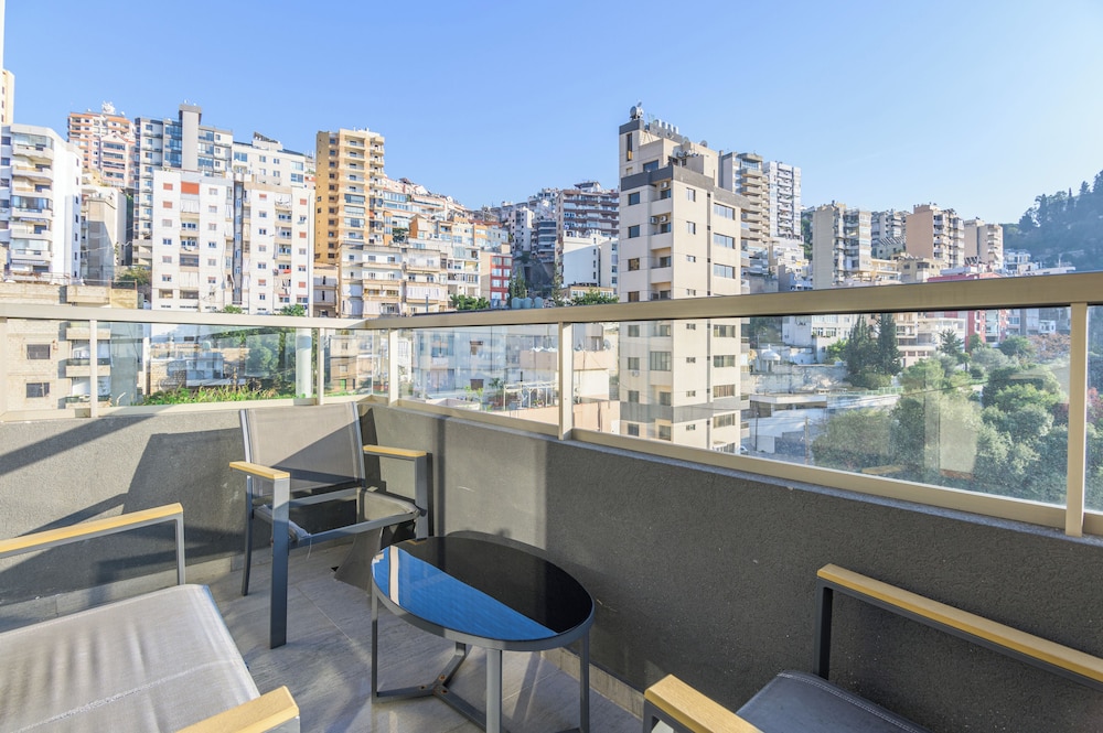 Elevate - Sleek 2-BR Apt by Santa Maria, Jal el Dib