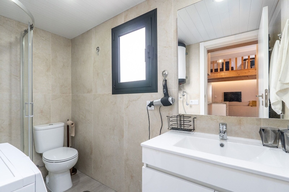 City Center Comfort Apartment B by Vacationy