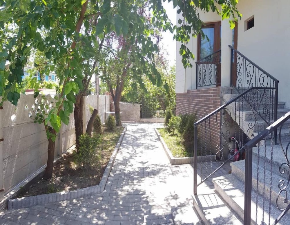 Photo 6