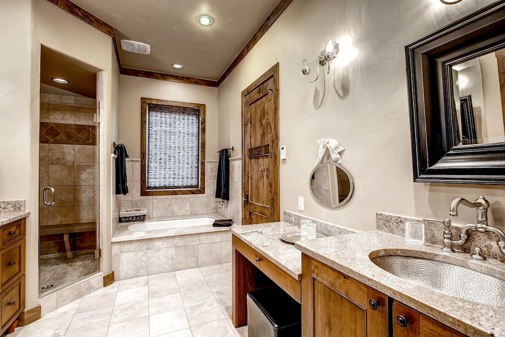 Ski Bridge Lodge - Ski In / Ski Out