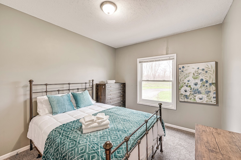 3 Mi to Dtwn: Family-friendly Home in South Haven!