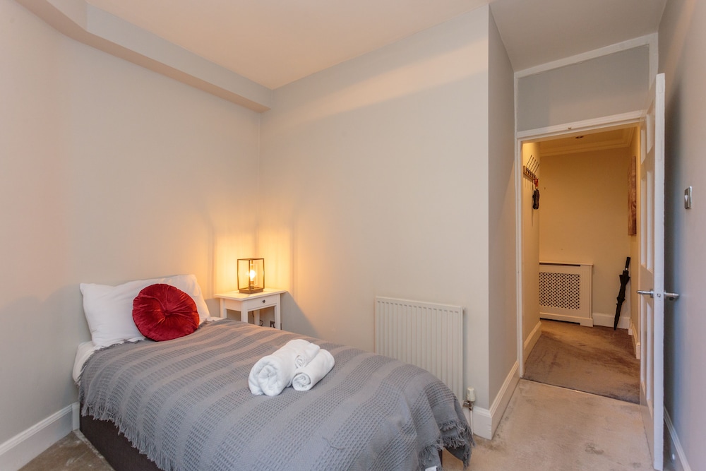 Beautiful Hideout in Center of Edinburgh - Business - Holidays view 5
