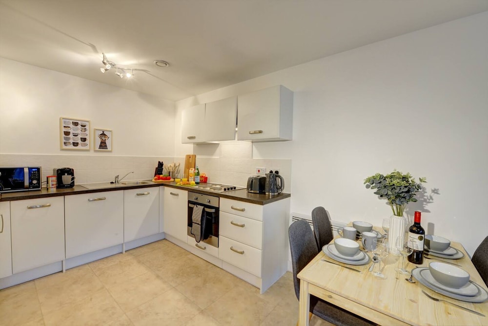 Lovely Flat in Kiln Close With Free Parking