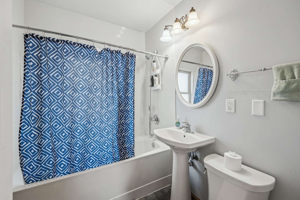 4BR 2BA Home in Charming St Paul - Sleeps 10