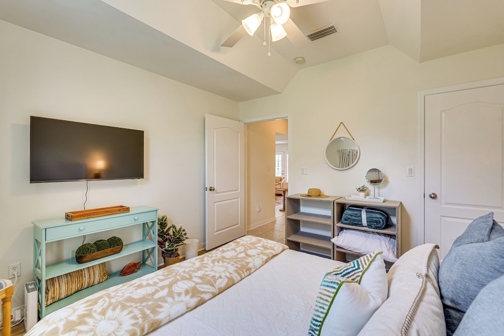 30A Poolside Oasis: 2 Mi to Beach & Boat Access