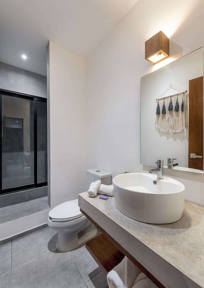 2 BR Great Located Natural Lightning
