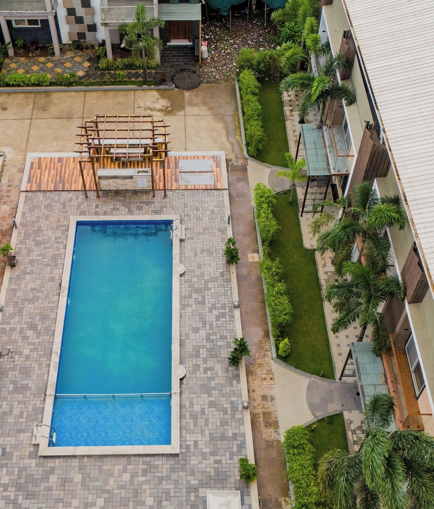 Alaya Stays - Imperial Calista 4BHK near Khandala Hills
