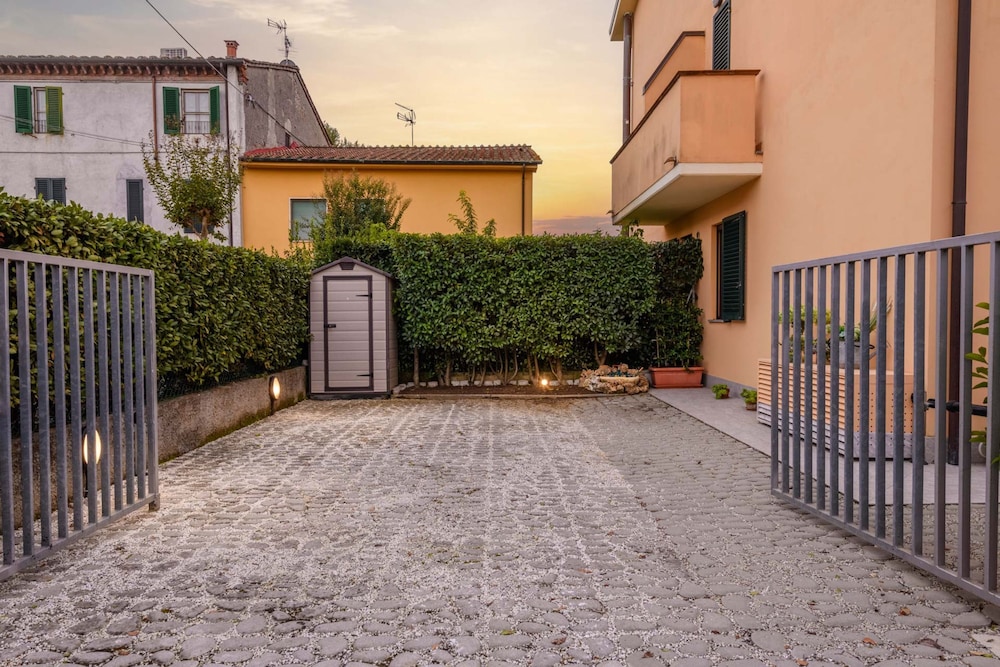 Casa Ambra in Lucca With 1 Bedrooms and 1 Bathrooms