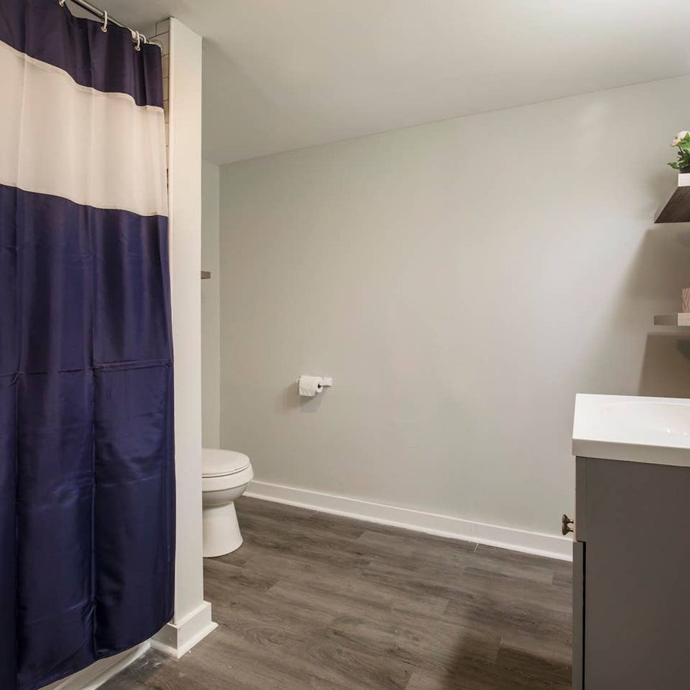 Louisville Dream House 4BR 2BA by Cozysuites - Image 4