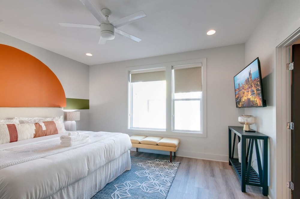 East Nash Lux - 13 Beds City Views