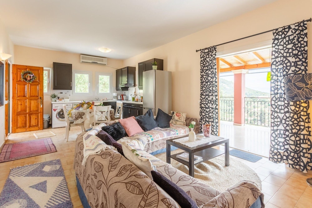 Bougainvillea Large Private Pool Walk to Beach Sea Views A C Wifi Car Not Required Eco-friend - 195 view 4
