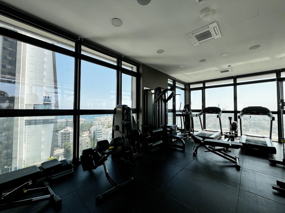128 LIM - 2005 Stay Only Tower Suite