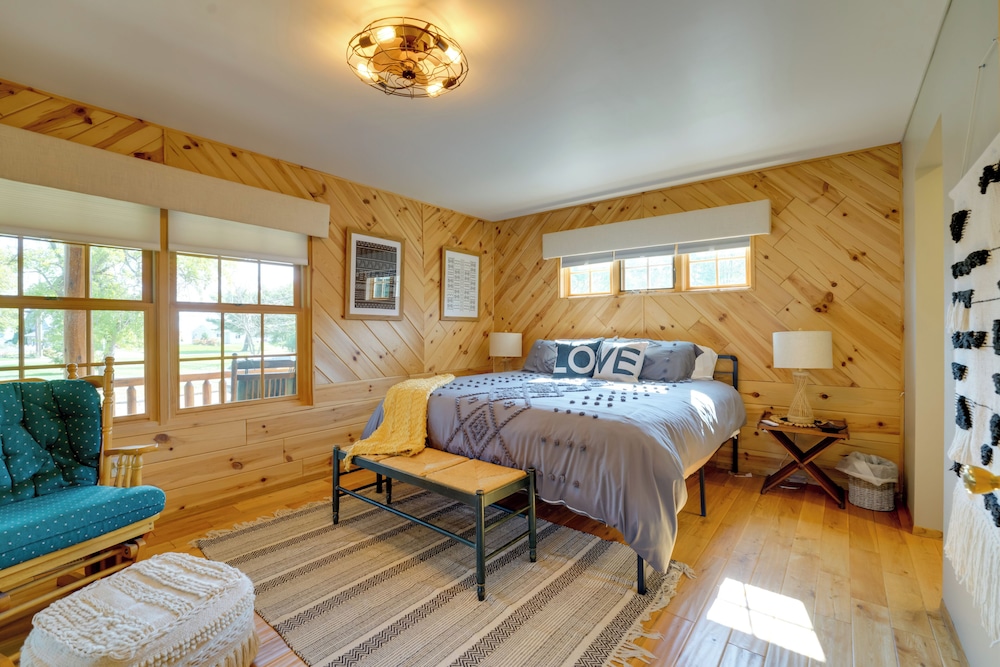 1 Mi to Public Beach: Port Austin Cabin w/ Hot Tub