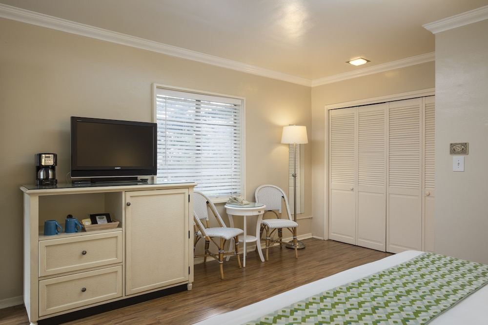 Monterey Vacations - Monte Verde Inn - Property Image 4