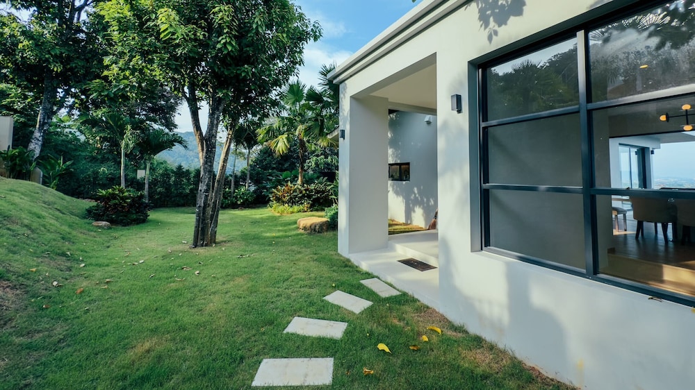 The Salin Seaview Villas