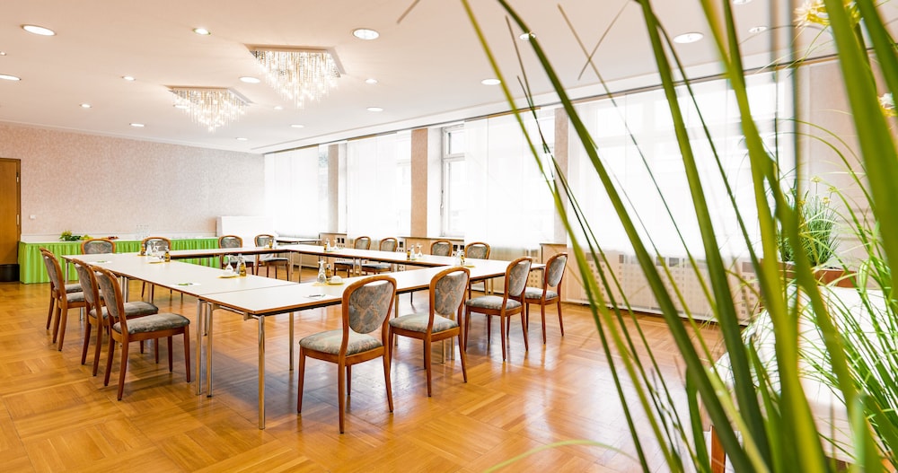 Stuttgart Vacations - TOP VCH Hotel Wartburg Stuttgart - Property Image 8