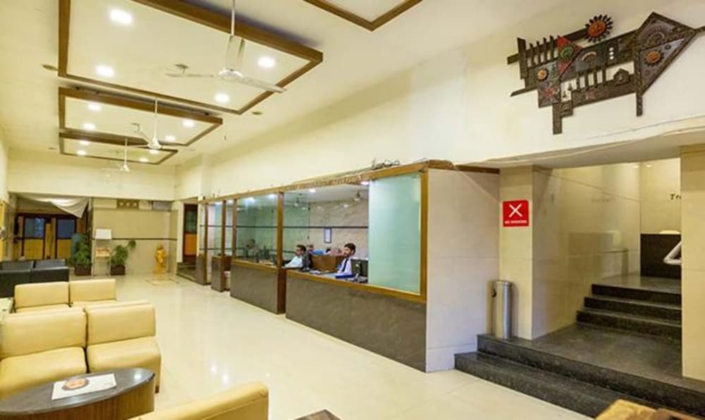 Lobby & Reception