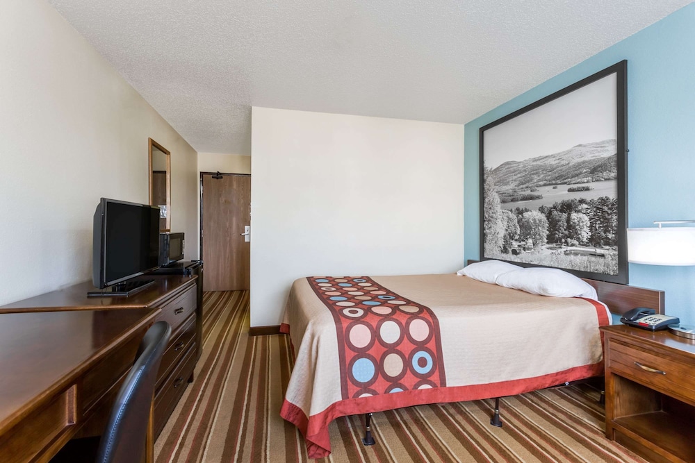 Super 8 by Wyndham Danville VA view 5