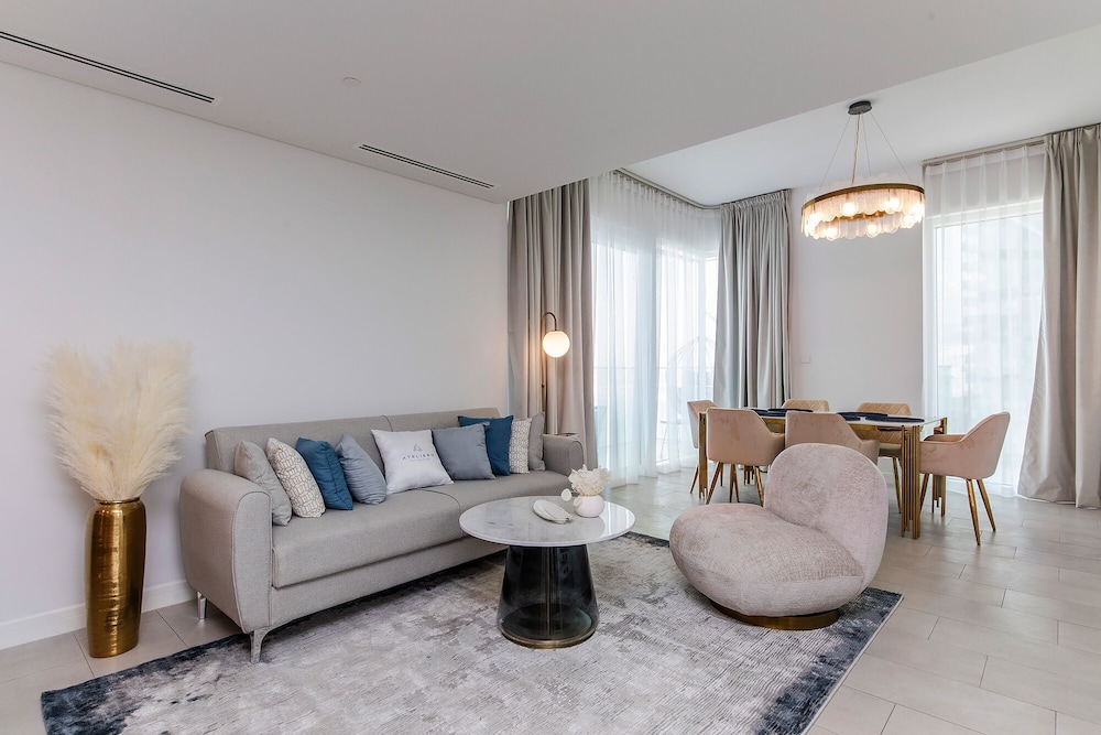 Luxury 2BR at La Vie with sea view