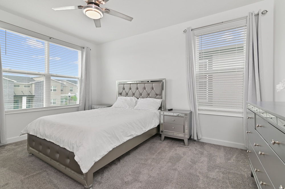 1183kbs-the Retreat At Championsgate 5 Bedroom Home by RedAwning view 4