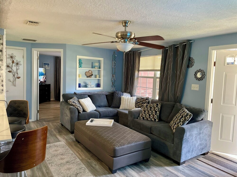 Gulf Side Getaway near Downtown Beaches