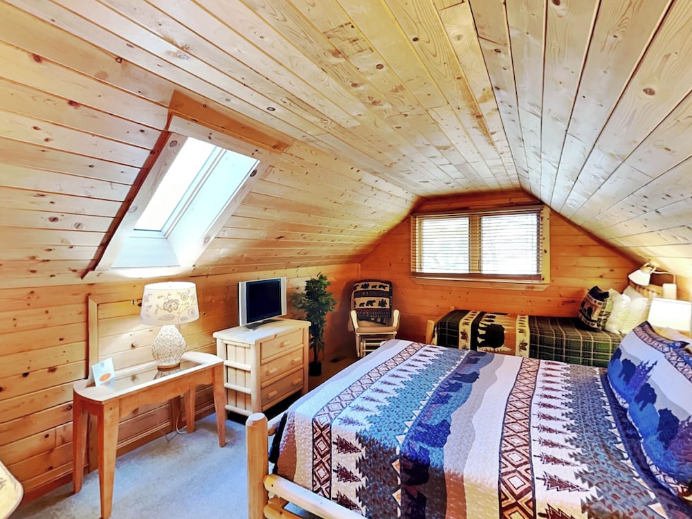 Cozy Cabin by Taylor Made Deep Creek