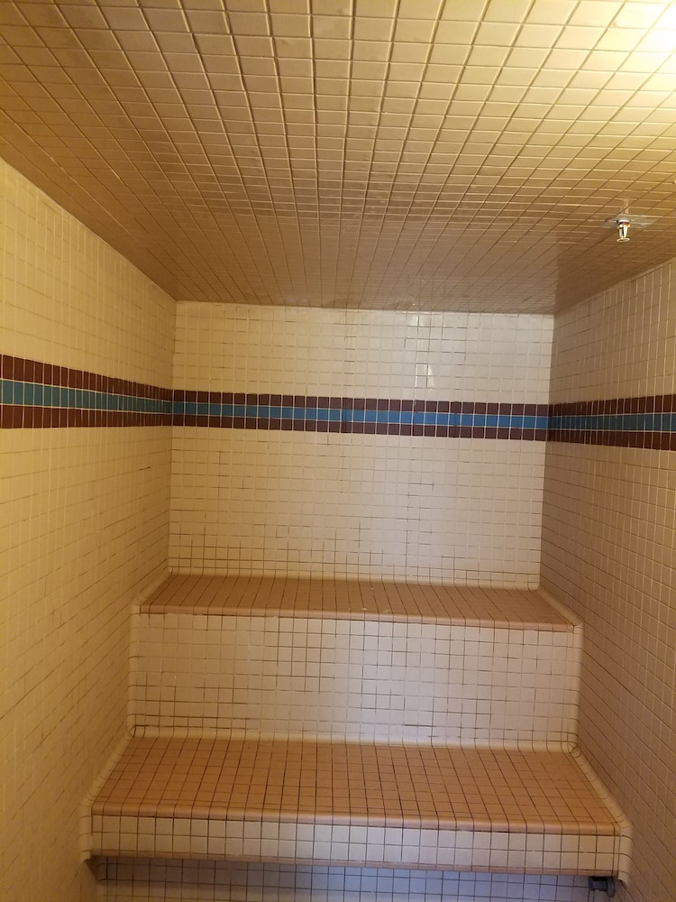 Motel 6 Anaheim Hills — photo 31