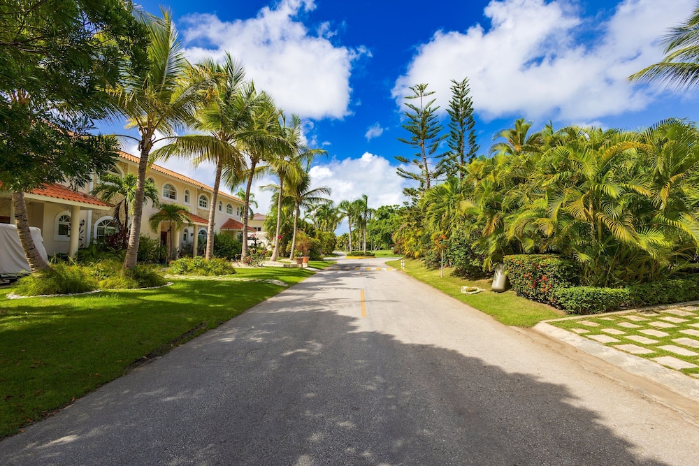 Villa Desiree 5BR Cocotal Luxury Villa Pool Maid