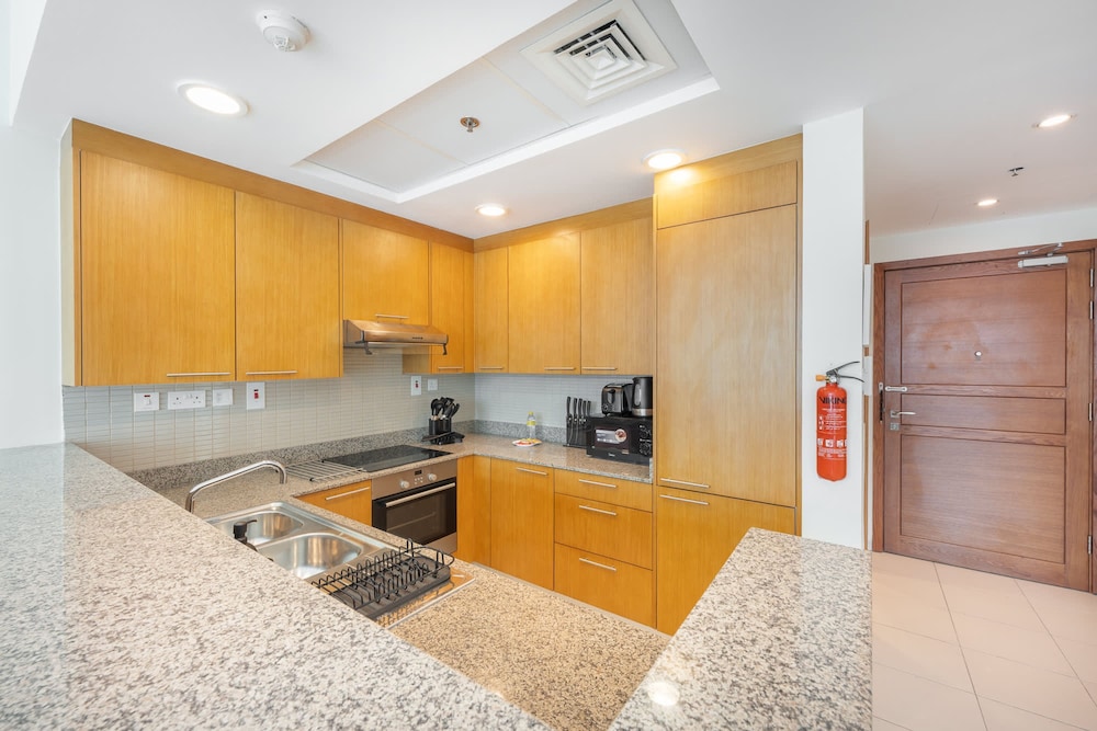 Minimalist and Modern Studio in Business Bay