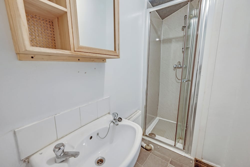 Sleeps 4 - Near Tottenham Stadium w Free Parking