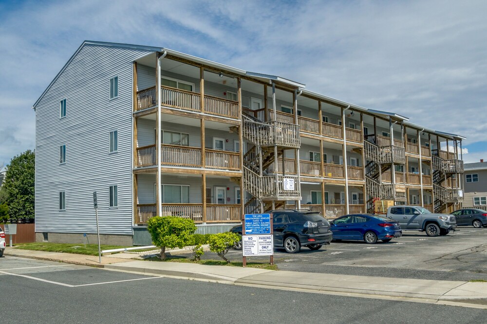 Walk to Beach & Boardwalk: Ocean City Condo view 5