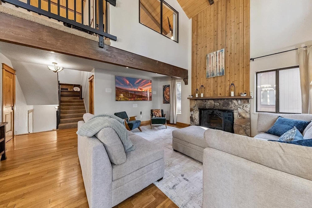 1192 Timber Lane 4 Bedroom Home