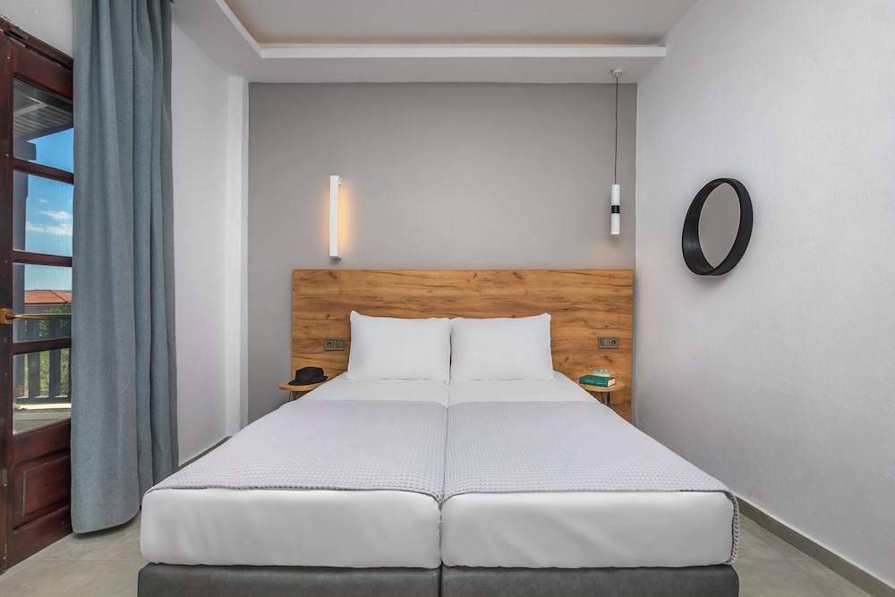 Eleon Suites Afytos view 5
