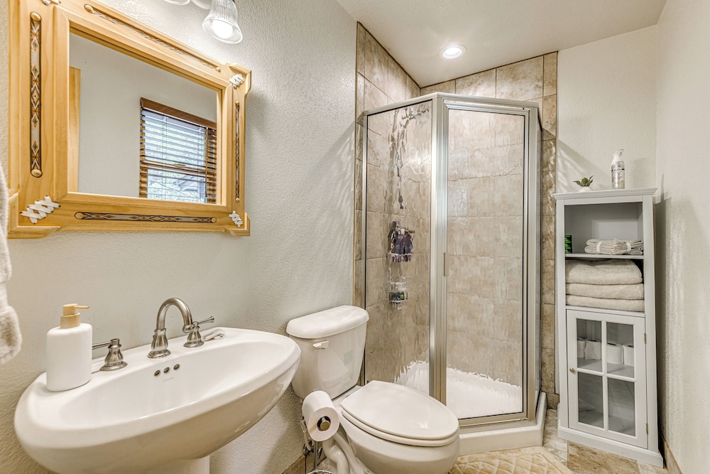18 Mi to Ski Apache - Ruidoso Home Fit for Family!