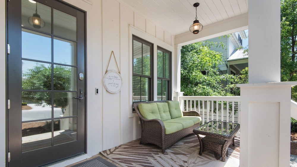 3br/2.5ba, Sleeps 8, Private Beach Access!