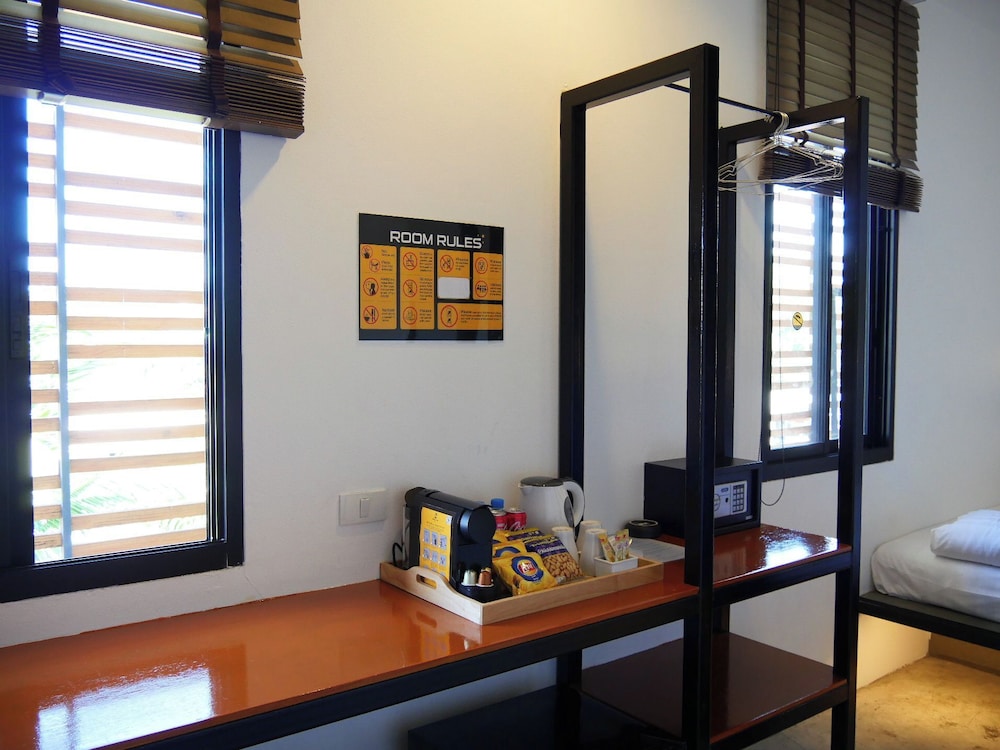 Book a Bed Poshtel - Hostel