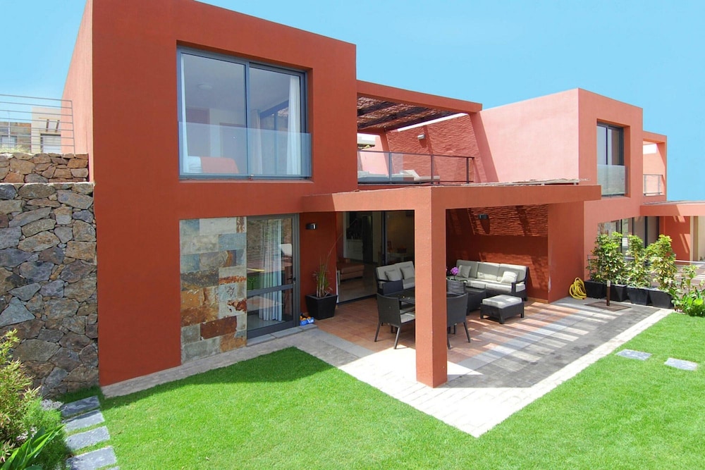Luxurious Holiday Home With Pool in Maspalomas