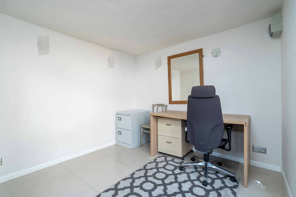 2Bedroom flat with garden in Battersea